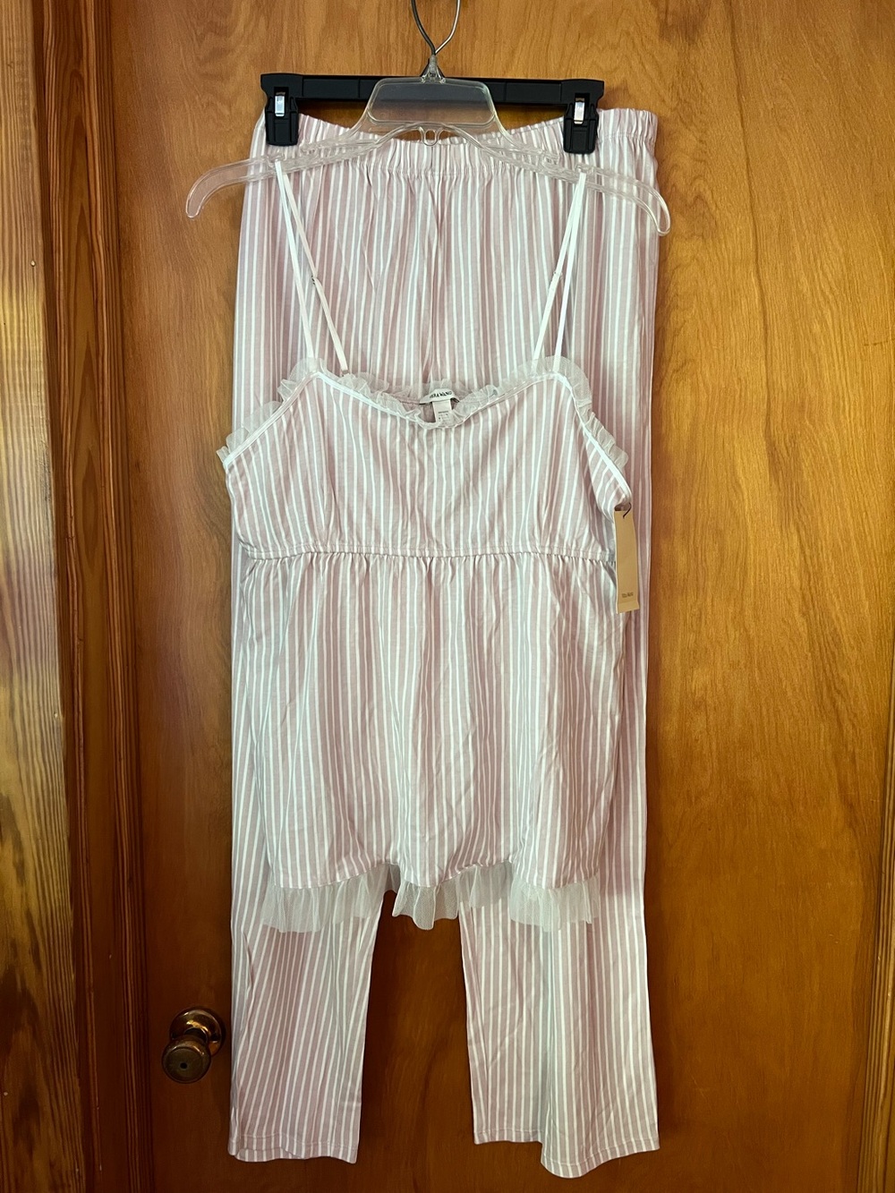 NWT Vera Wang size large pink and white striped pajamas